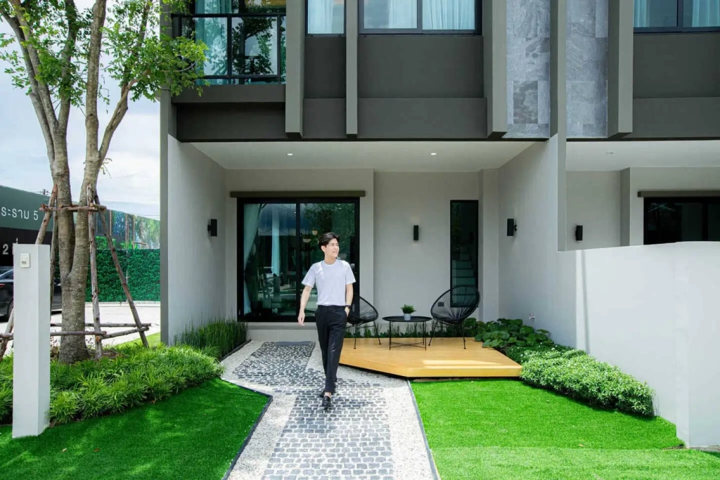 2 scaled อัคร บ้านและที่ดิน เดอะ เมิร์ธ ไลท์ the mirth lite พรีเมียมทาวน์โฮม 3 ชั้น เลือกทำเลไหนดีนะ อัคร บ้านและที่ดิน
