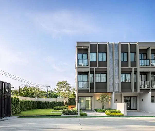 8 อัคร บ้านและที่ดิน เดอะ เมิร์ธ ไลท์ the mirth lite พรีเมียมทาวน์โฮม 3 ชั้น เลือกทำเลไหนดีนะ อัคร บ้านและที่ดิน