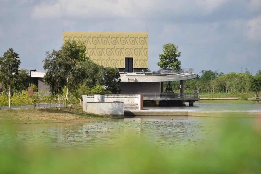 | akra land and house